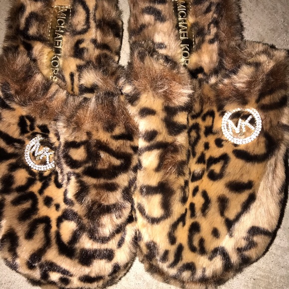 Soft Michael Kors Cheetah print slippers - Picture 2 of 3